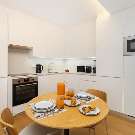 Whome Light-filled With A True Neighborhood Feel * Lisboa