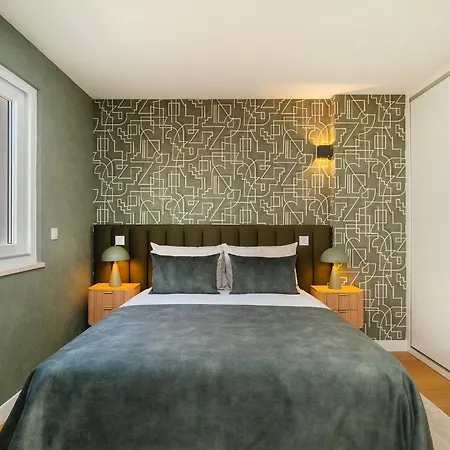 Apartment Whome Light-filled With A True Neighborhood Feel